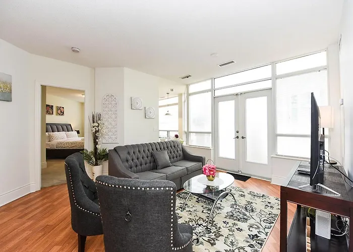 Amazing 2Br & 2Bth - Near Square One Mall