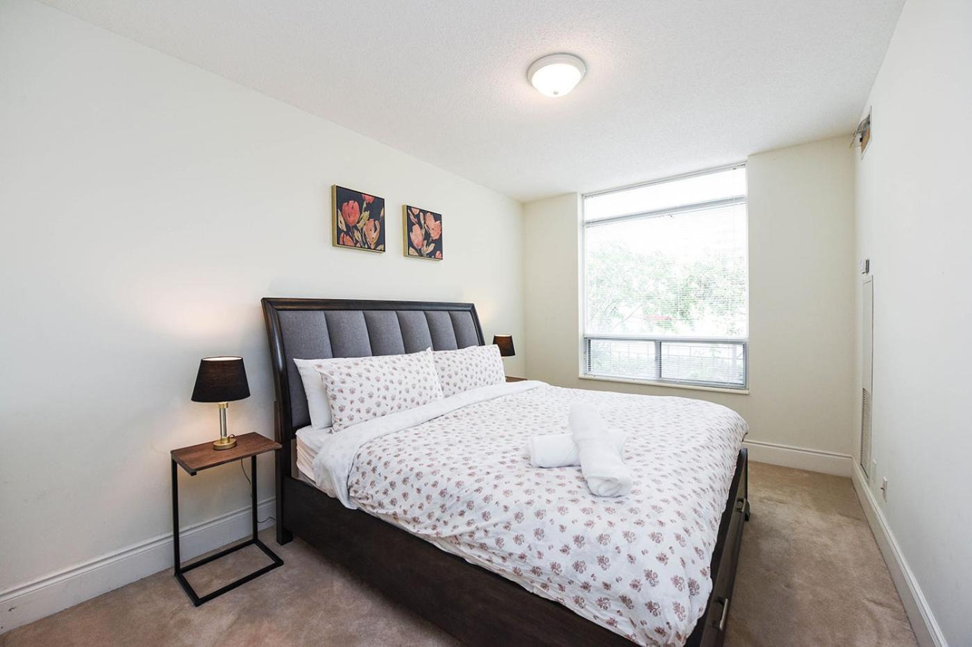 Amazing 2br & 2bth - Near Square One Mall Apartment Mississauga