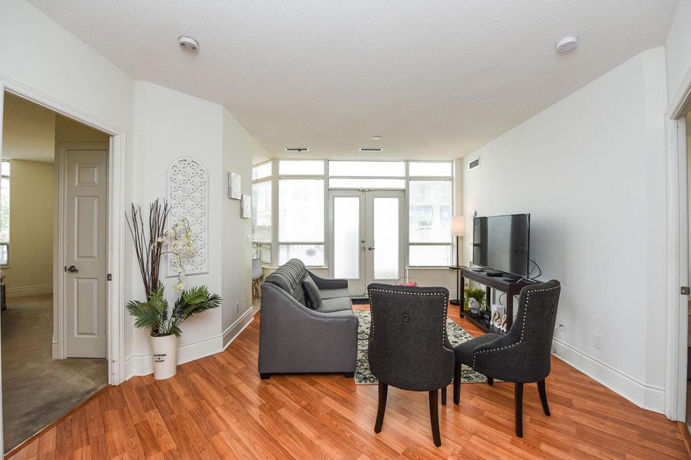 Apartment Amazing 2br & 2bth - Near Square One Mall *
