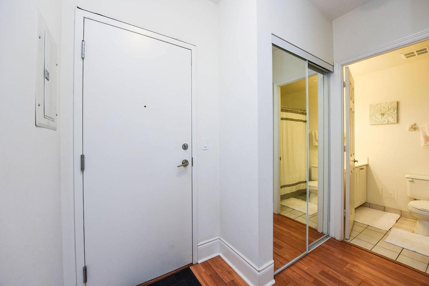 Amazing 2br & 2bth - Near Square One Mall Apartment
