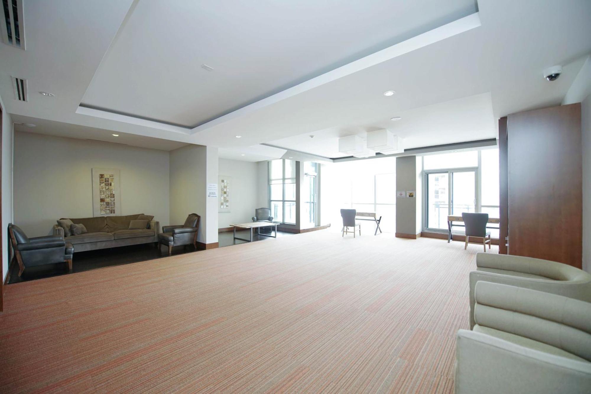 Amazing 2br & 2bth - Near Square One Mall *