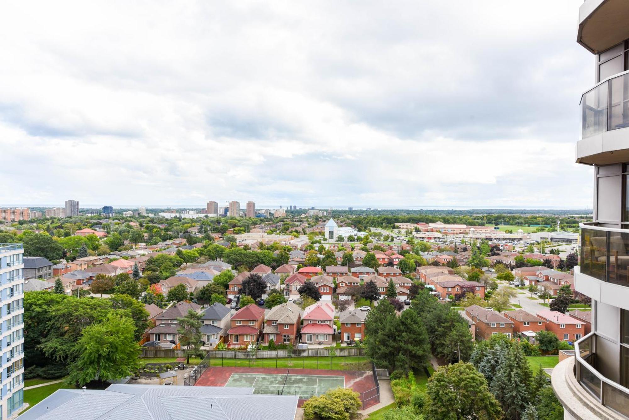 Amazing 2br & 2bth - Near Square One Mall Apartment