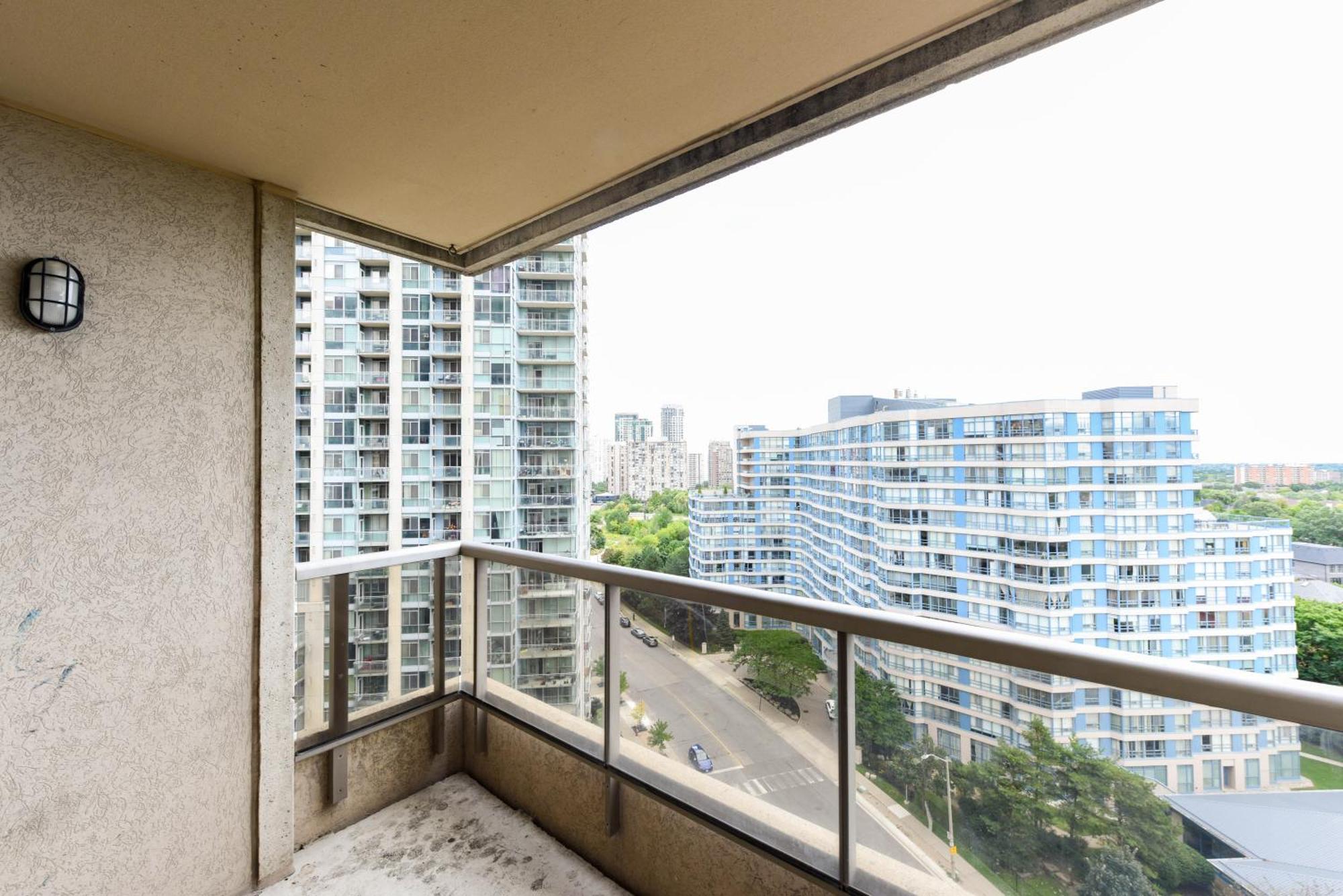 Apartment Amazing 2br & 2bth - Near Square One Mall