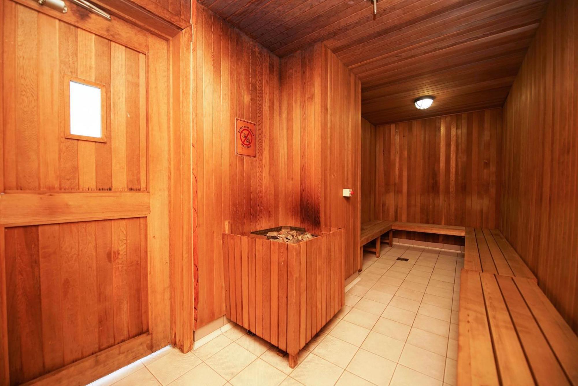 Apartment Amazing 2br & 2bth - Near Square One Mall *