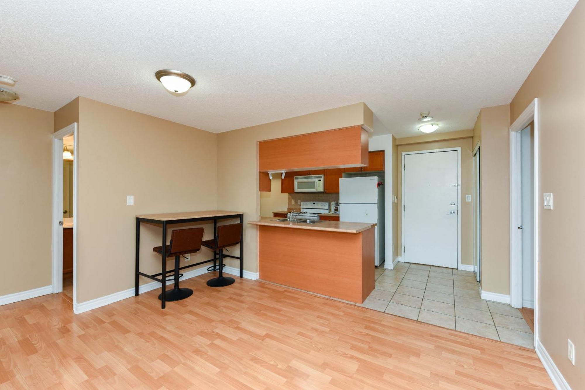 Apartment Amazing 2br & 2bth - Near Square One Mall Mississauga