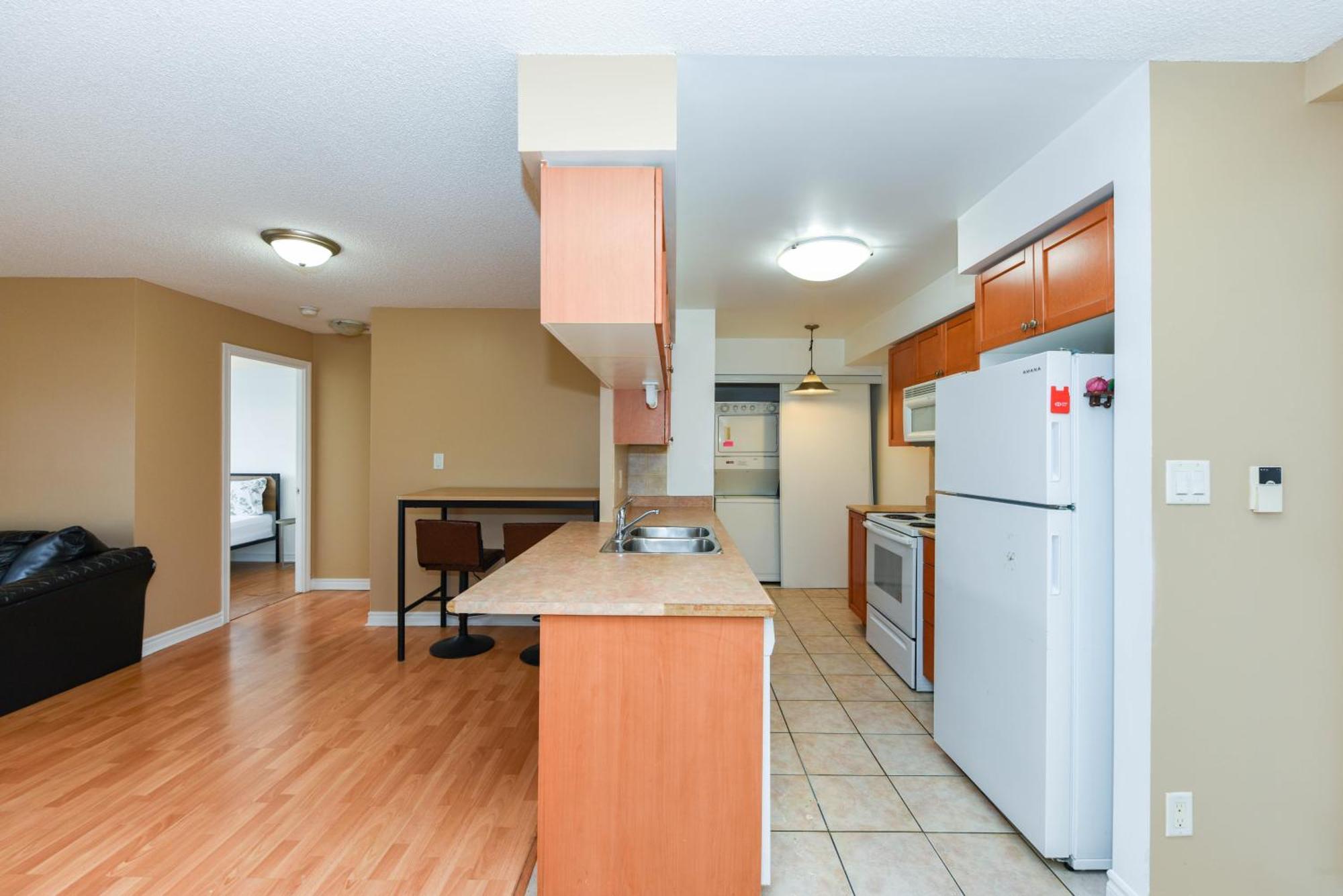 Amazing 2br & 2bth - Near Square One Mall Apartment