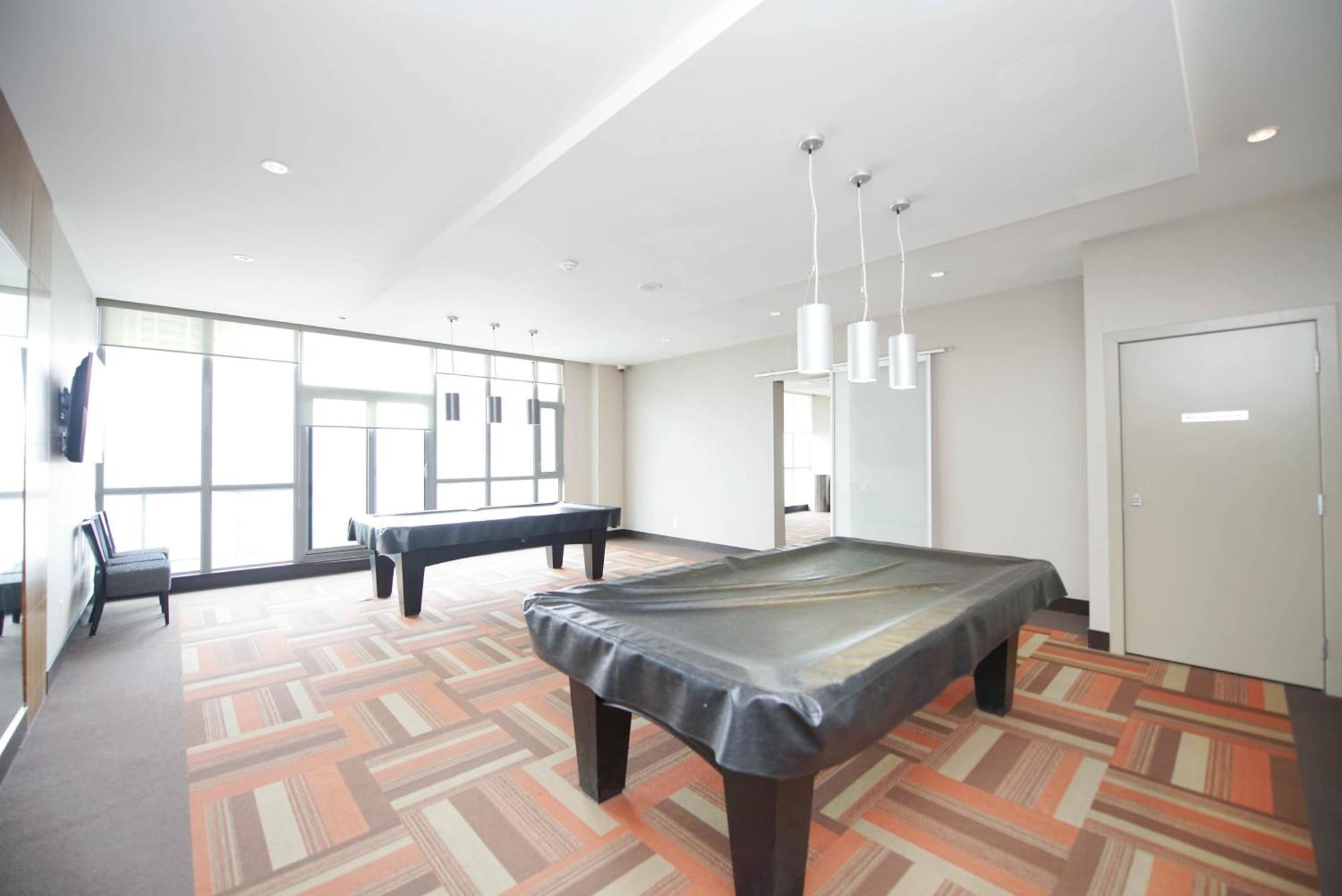 Amazing 2br & 2bth - Near Square One Mall Apartment *