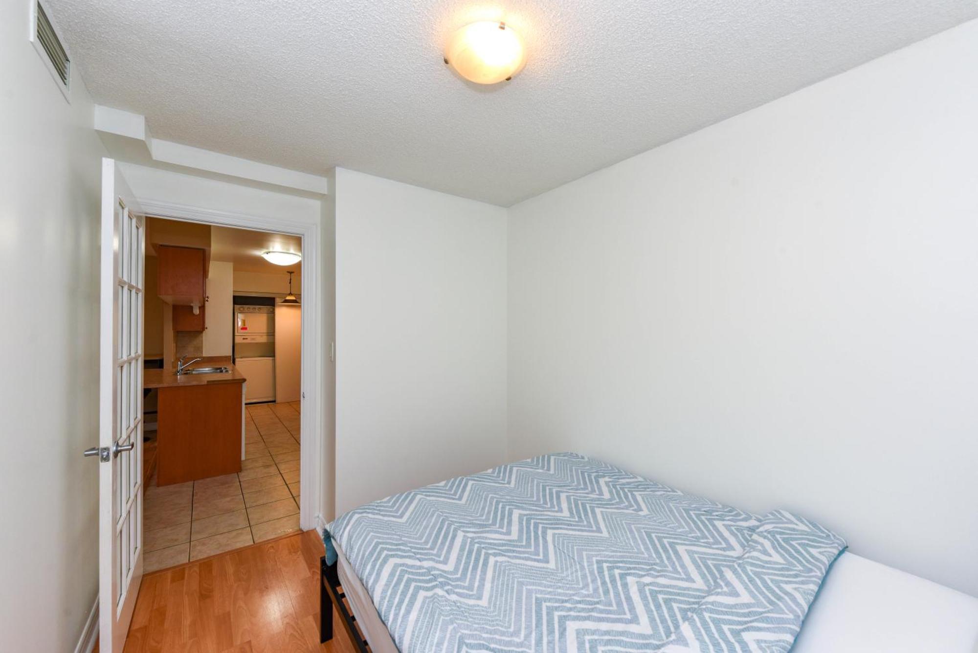 Amazing 2br & 2bth - Near Square One Mall