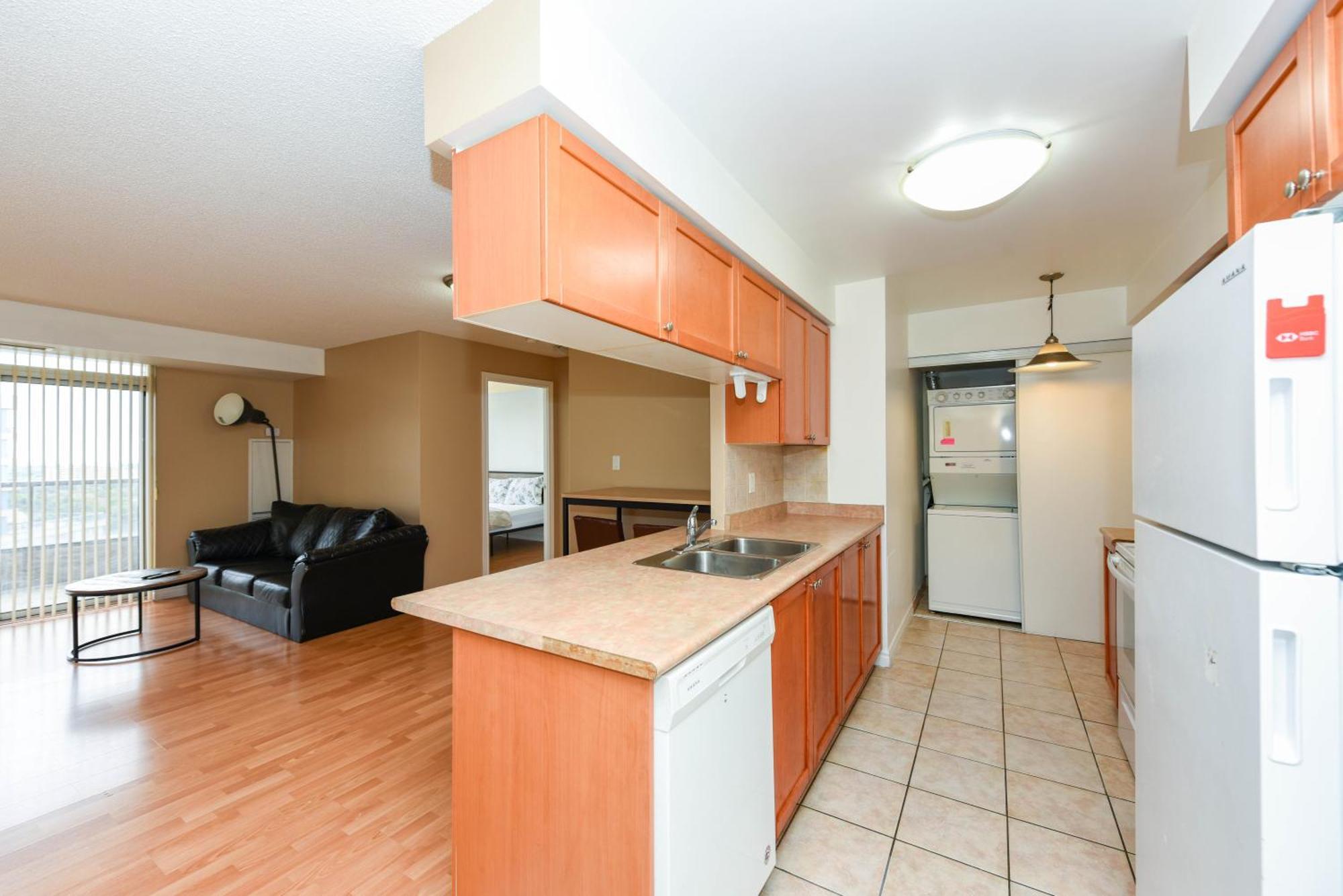 Amazing 2br & 2bth - Near Square One Mall Apartment *