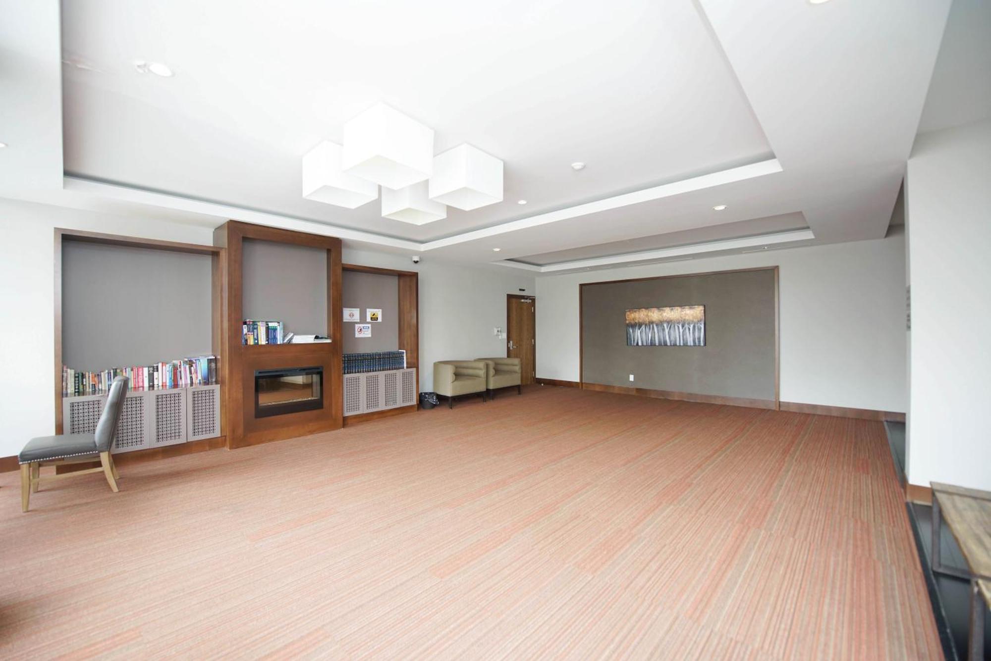 Apartment Amazing 2br & 2bth - Near Square One Mall *