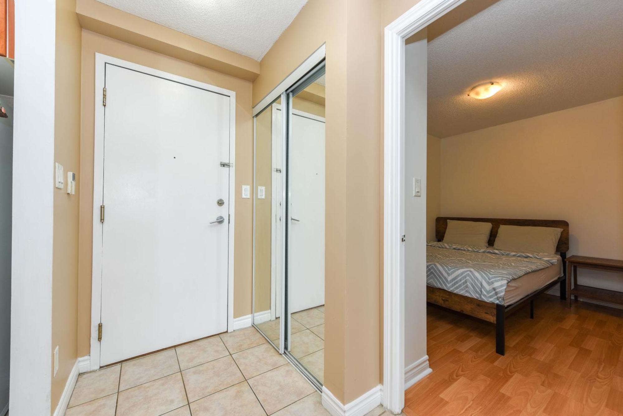 Apartment Amazing 2br & 2bth - Near Square One Mall Mississauga