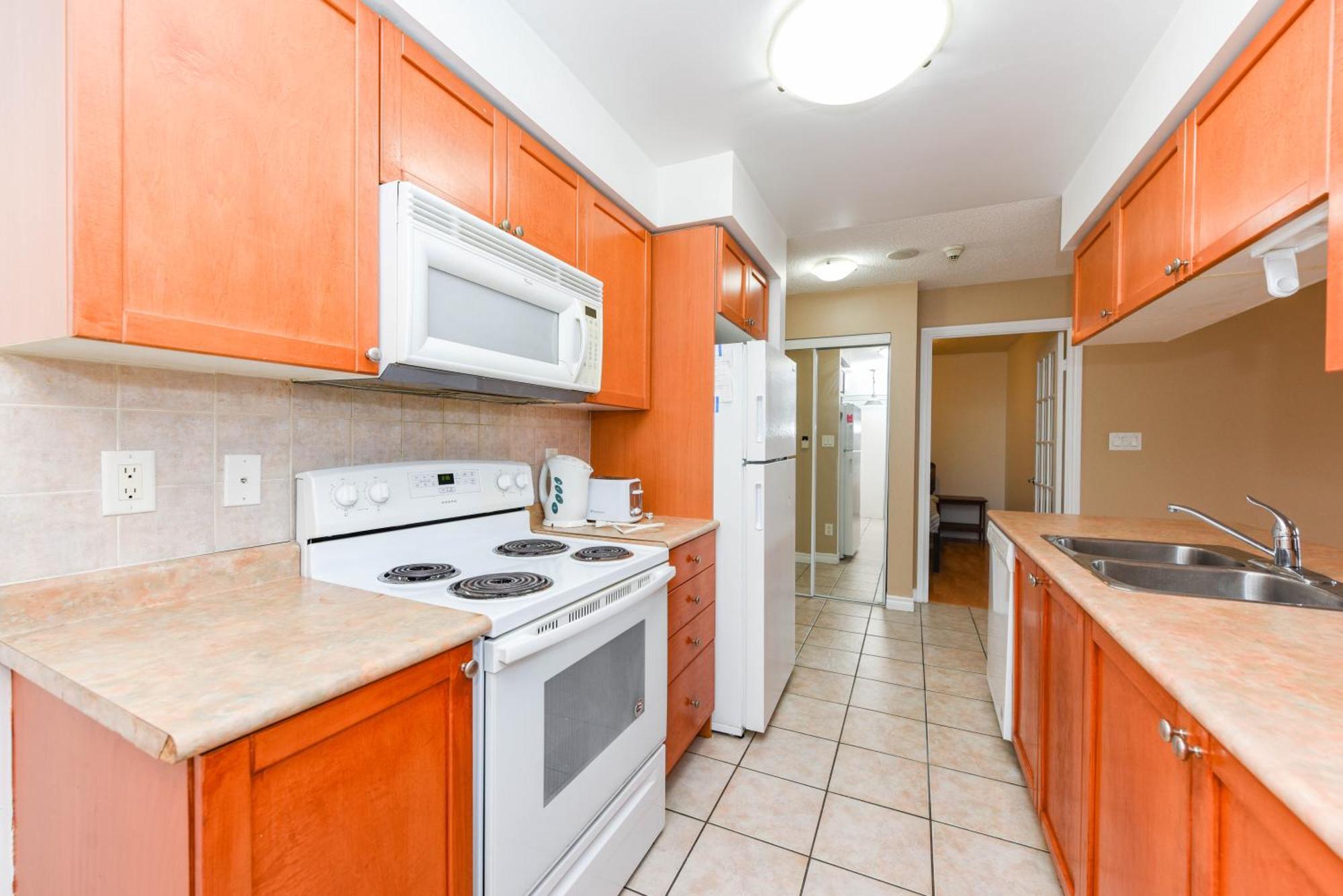 Amazing 2br & 2bth - Near Square One Mall Apartment