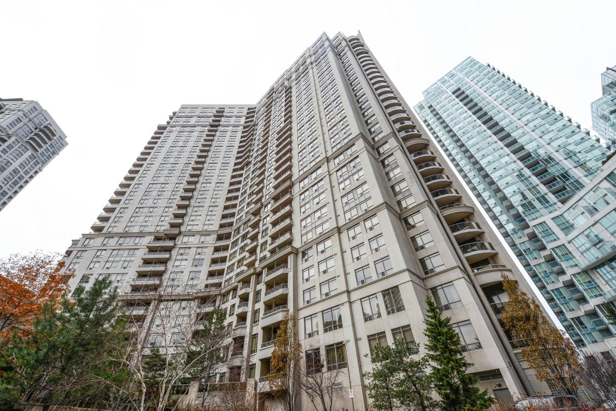 Amazing 2br & 2bth - Near Square One Mall Apartment