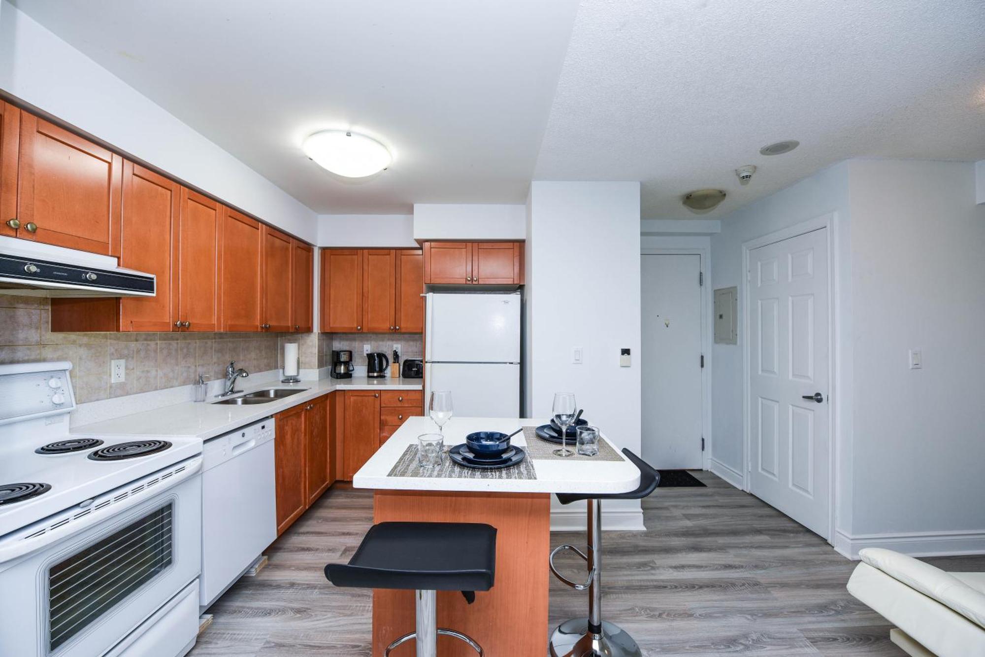Amazing 2br & 2bth - Near Square One Mall Apartment