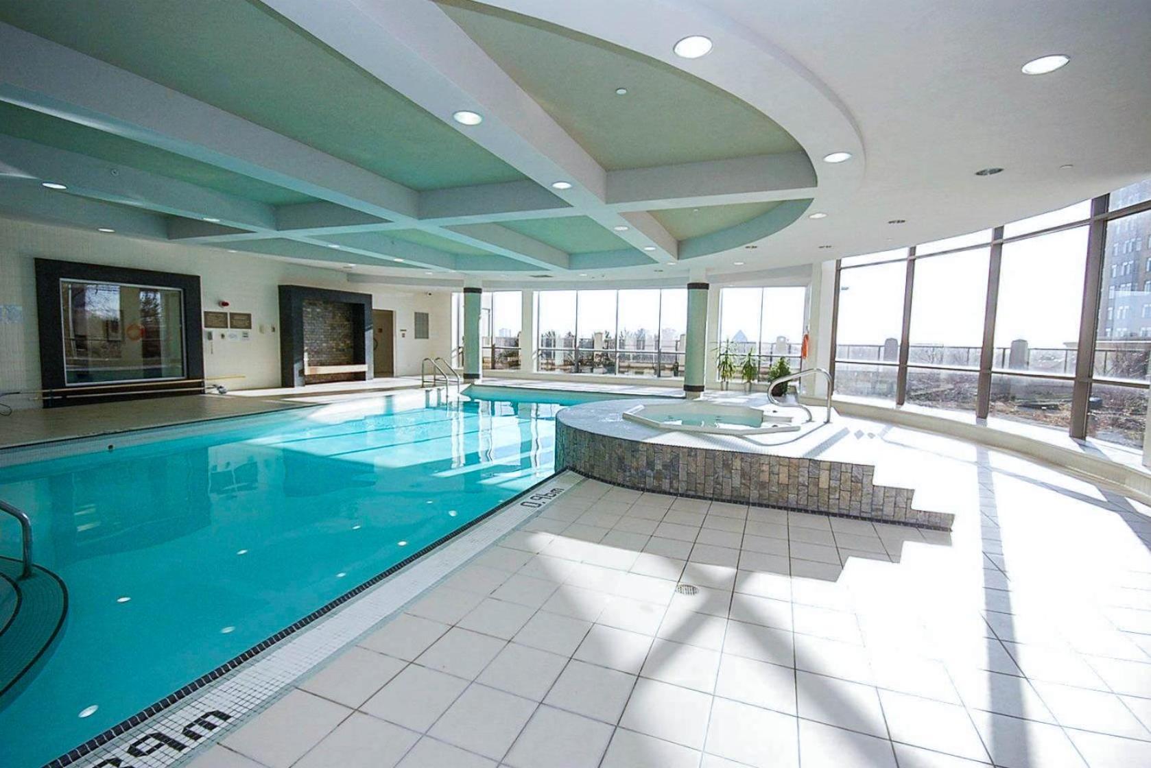 Apartment Amazing 2br & 2bth - Near Square One Mall