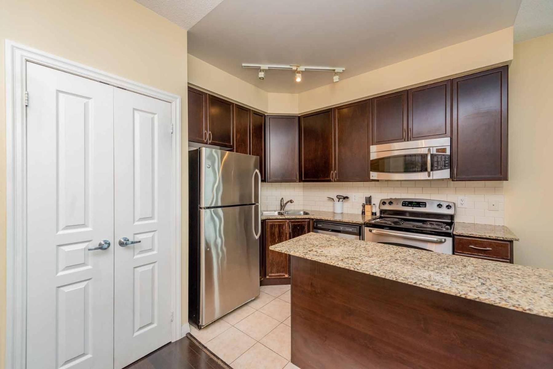 Amazing 2br & 2bth - Near Square One Mall *
