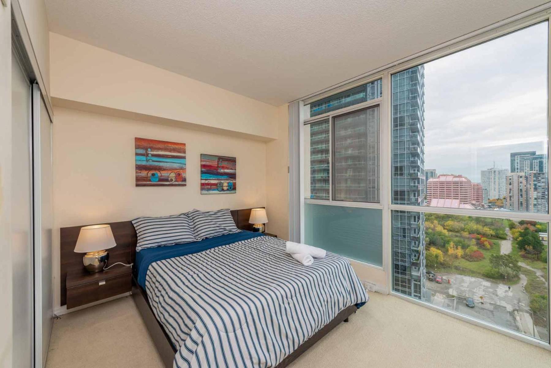 Apartment Amazing 2br & 2bth - Near Square One Mall