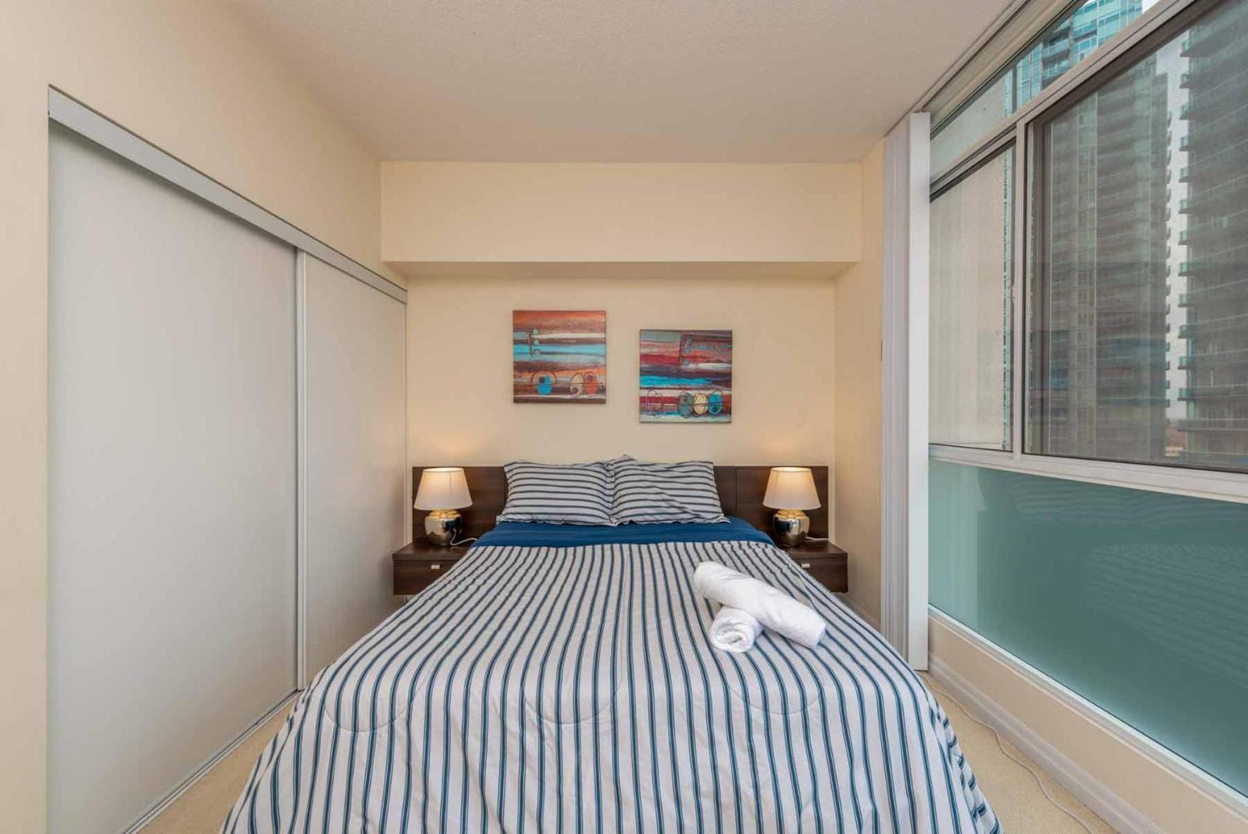 Amazing 2br & 2bth - Near Square One Mall Apartment *