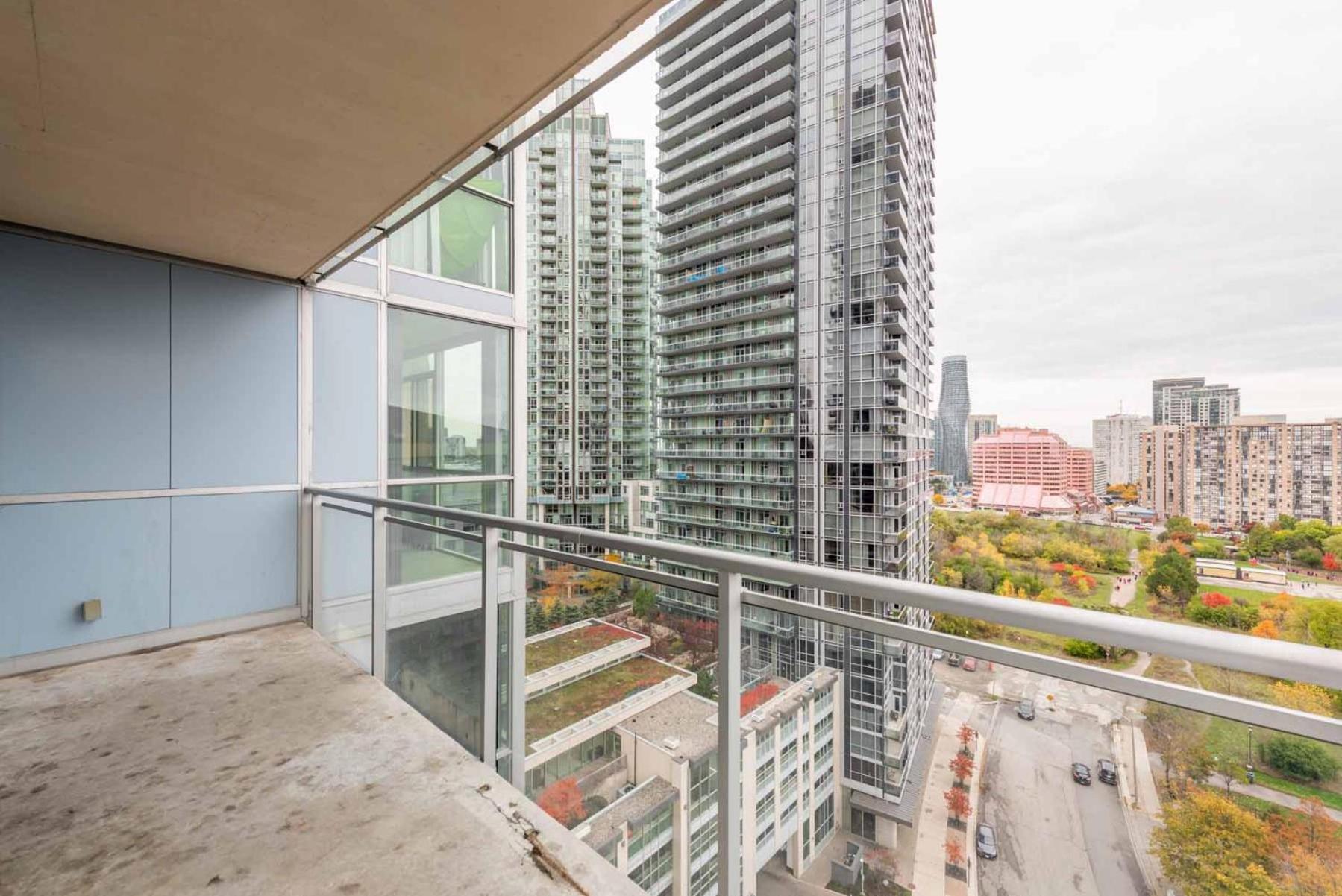 Amazing 2br & 2bth - Near Square One Mall
