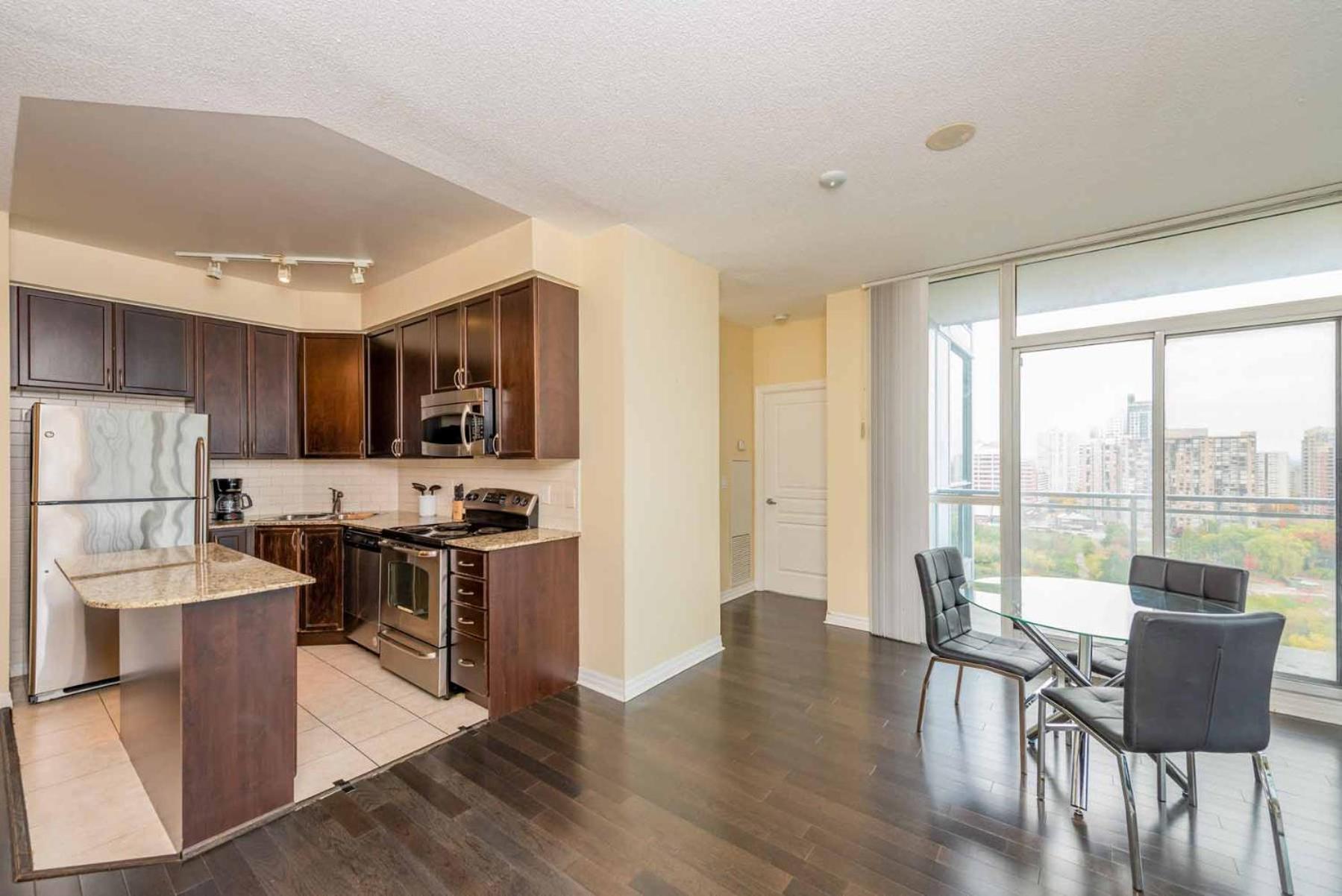 Apartment Amazing 2br & 2bth - Near Square One Mall